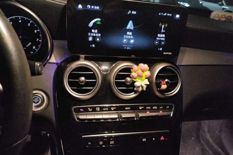 Used Mercedes-Benz GLC 2020 Facelift GLC 260 L 4MATIC Luxury Edition Audio And AC Panel
