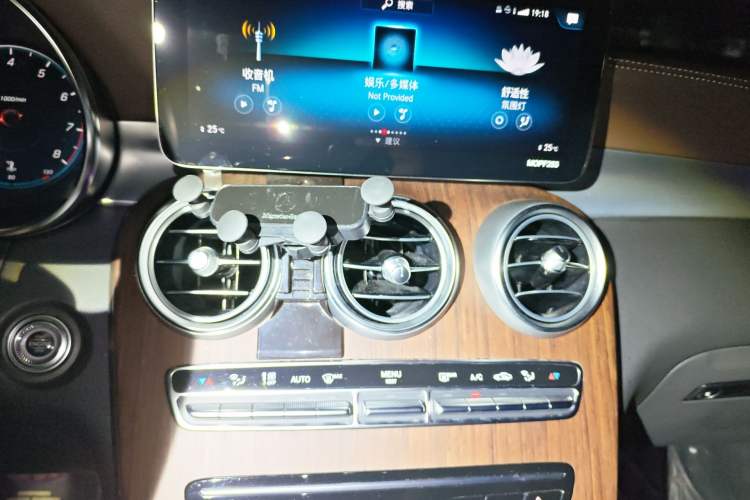 Used Mercedes-Benz GLC 2020 Facelift GLC 300 L 4MATIC Dynamic Edition Audio And AC Panel