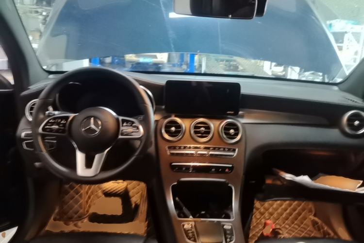 Used Mercedes-Benz GLC 2020 Facelift GLC 300 L 4MATIC Dynamic Edition Center Console