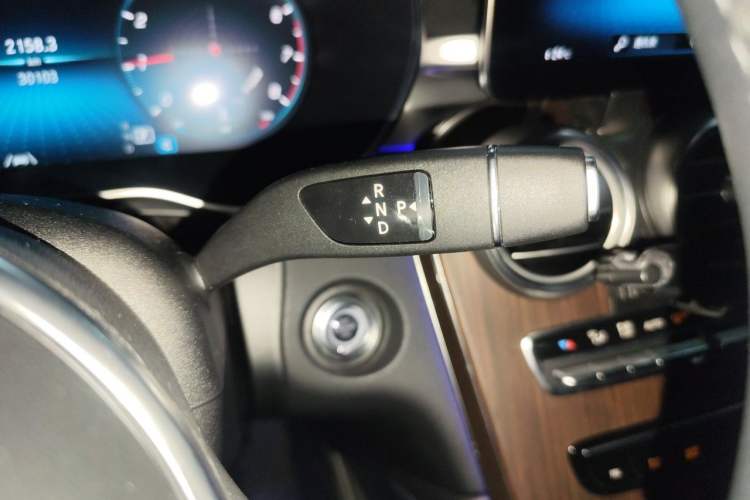 Used Mercedes-Benz GLC 2020 Facelifted GLC 300 L 4MATIC Luxury Edition Gear Lever
