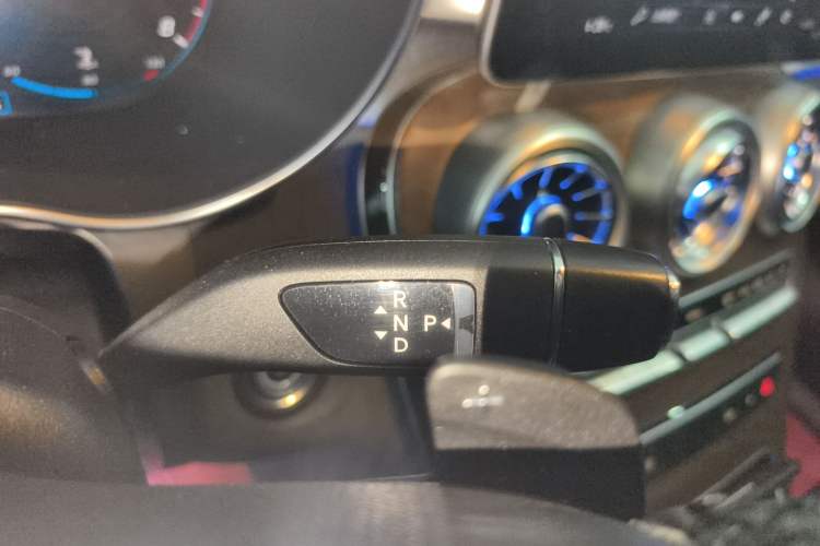 Used Mercedes-Benz GLC 2020 GLC 260 L 4MATIC Luxury Model Gear Lever