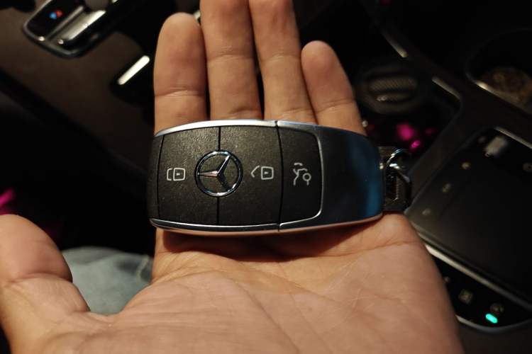 Used Mercedes-Benz GLC 2020 Facelift GLC 260 L 4MATIC Luxury Edition Vehicle Key