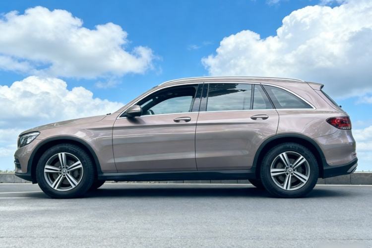 Used Mercedes-Benz GLC 2020 GLC 260 L 4MATIC Luxury Model Exterior 3