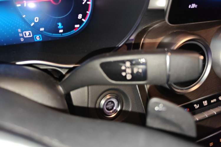 Used Mercedes-Benz GLC 2020 GLC 300 L 4MATIC Dynamic Edition Gear Lever