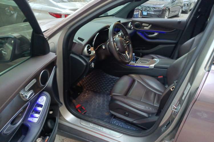 Used Mercedes-Benz GLC 2020 GLC 260 L 4MATIC Luxury Model Interior 3