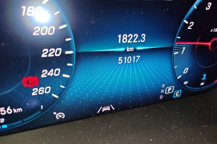 Used Mercedes-Benz GLC 2020 GLC 300 L 4MATIC Dynamic Edition Odometer Close Up