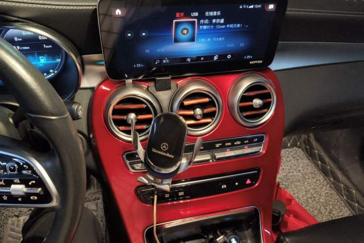 Used Mercedes-Benz GLC 2020 Facelift GLC 260 L 4MATIC Luxury Edition Audio And AC Panel
