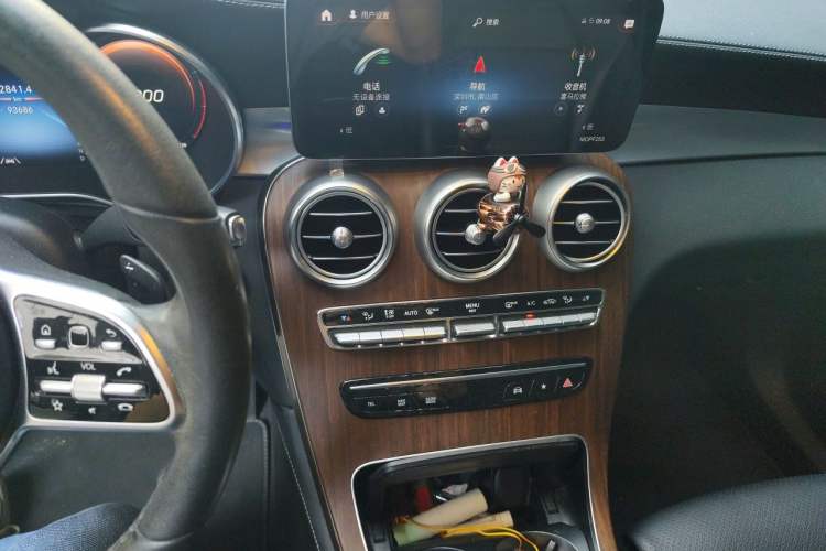Used Mercedes-Benz GLC 2020 Facelifted GLC 300 L 4MATIC Luxury Edition Audio And AC Panel