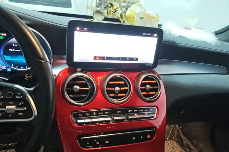 Used Mercedes-Benz GLC 2020 Facelift GLC 260 L 4MATIC Luxury Edition Audio And AC Panel