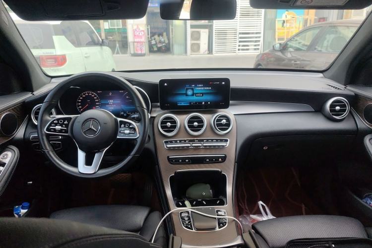 Used Mercedes-Benz GLC 2020 GLC 260 L 4MATIC Luxury Model Center Console