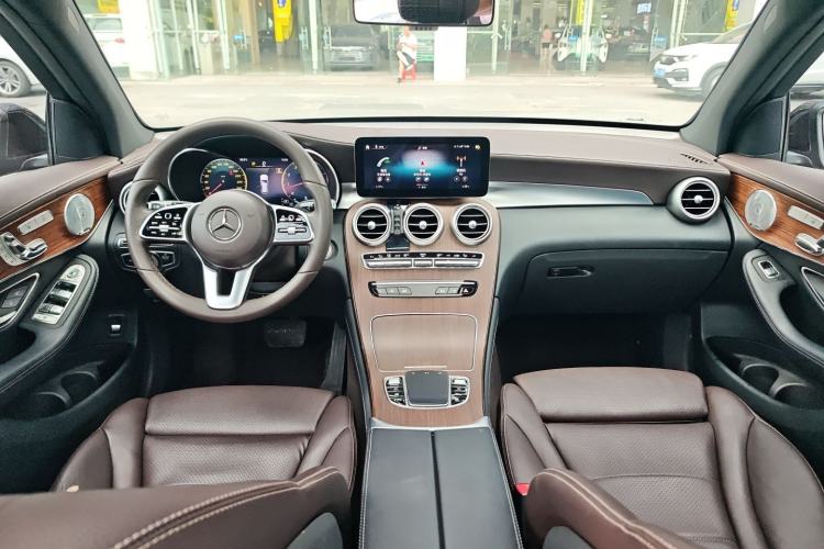 Used Mercedes-Benz GLC 2020 Facelift GLC 300 L 4MATIC Dynamic Edition Center Console