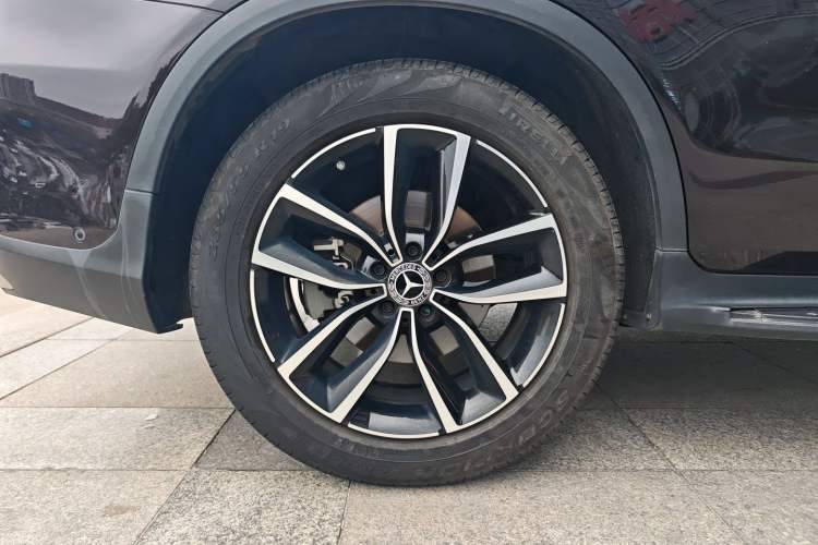 Used Mercedes-Benz GLC 2020 Facelift GLC 300 L 4MATIC Dynamic Edition Exterior 4