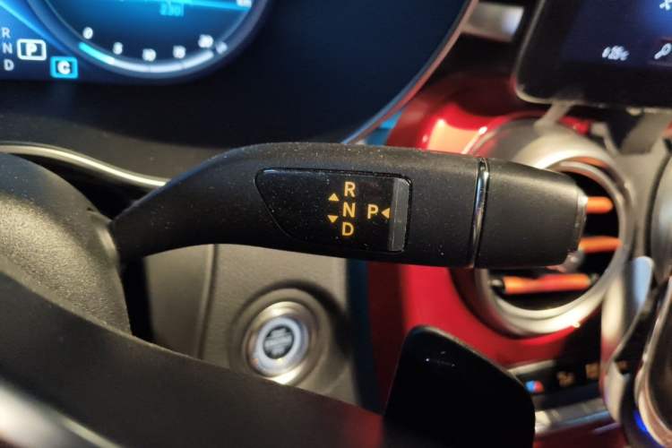 Used Mercedes-Benz GLC 2020 Facelift GLC 260 L 4MATIC Luxury Edition Gear Lever