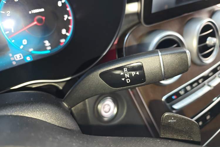 Used Mercedes-Benz GLC 2020 Facelift GLC 260 L 4MATIC Luxury Edition Gear Lever