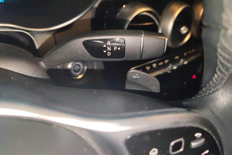 Used Mercedes-Benz GLC 2020 Facelifted GLC 260 L 4MATIC Dynamic Edition Gear Lever