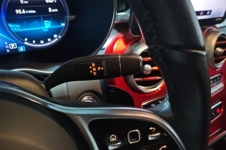 Used Mercedes-Benz GLC 2020 Facelift GLC 260 L 4MATIC Luxury Edition Gear Lever