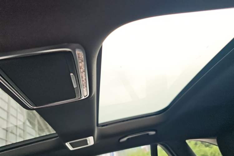 Used Mercedes-Benz GLC 2020 Facelift GLC 300 L 4MATIC Dynamic Edition Headliner
