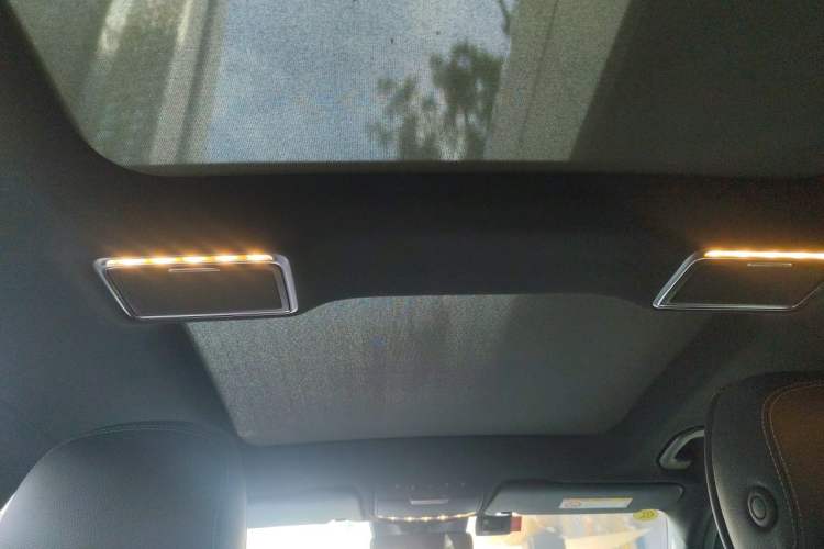 Used Mercedes-Benz GLC 2020 Facelifted GLC 300 L 4MATIC Luxury Edition Headliner