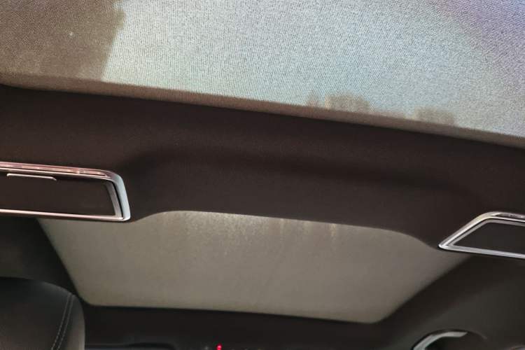 Used Mercedes-Benz GLC 2020 Facelifted GLC 260 L 4MATIC Dynamic Edition Headliner