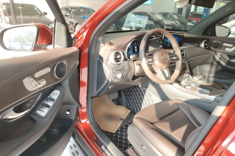 Used Mercedes-Benz GLC 2020 Facelift GLC 300 L 4MATIC Dynamic Edition Interior 3