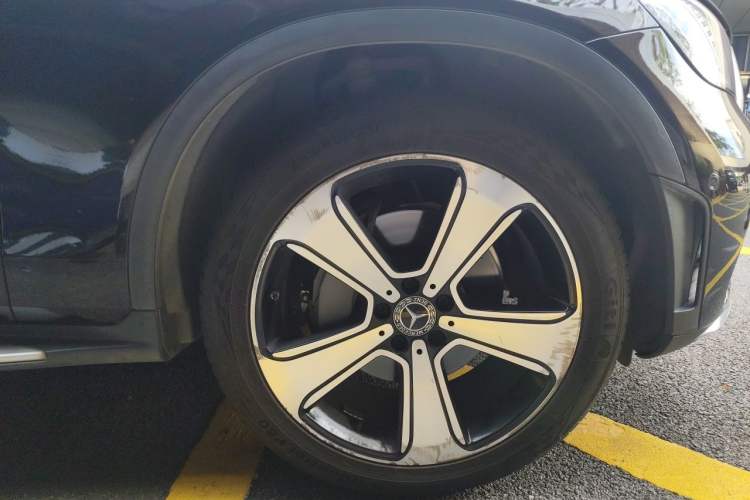 Used Mercedes-Benz GLC 2020 Facelifted GLC 300 L 4MATIC Luxury Edition Right Front Wheel Hub
