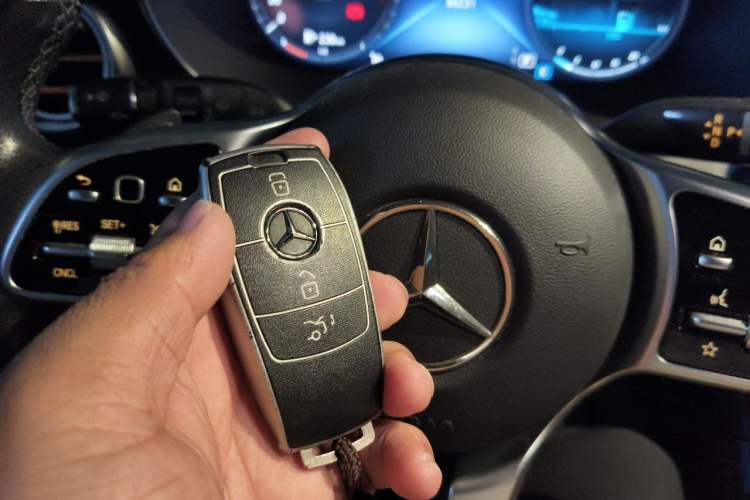 Used Mercedes-Benz GLC 2020 Facelift GLC 260 L 4MATIC Luxury Edition Vehicle Key