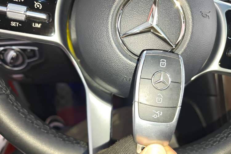 Used Mercedes-Benz GLC 2020 Facelift GLC 260 L 4MATIC Luxury Edition Vehicle Key