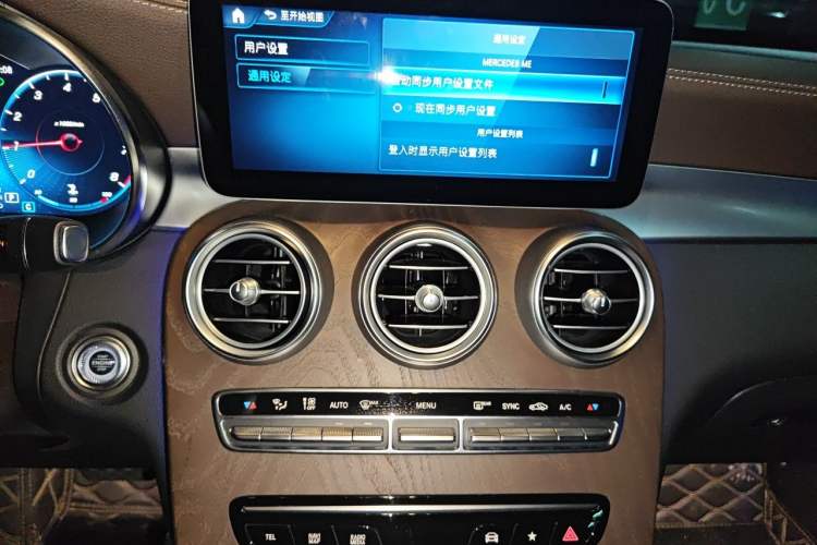 Used Mercedes-Benz GLC 2020 Facelift GLC 260 L 4MATIC Luxury Edition Audio And AC Panel