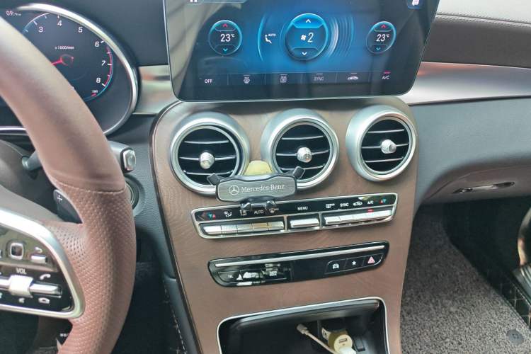 Used Mercedes-Benz GLC 2020 GLC 260 L 4MATIC Luxury Model Audio And AC Panel