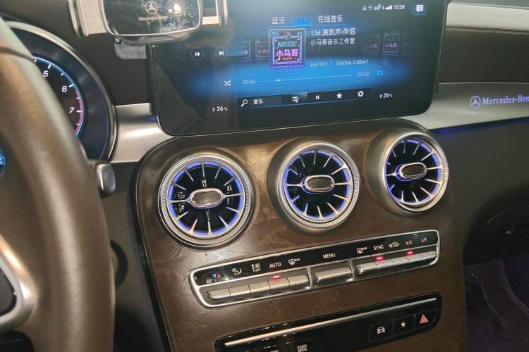 Used Mercedes-Benz GLC 2020 GLC 300 L 4MATIC Dynamic Edition Audio And AC Panel