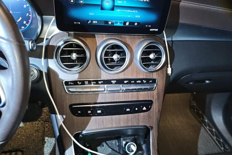 Used Mercedes-Benz GLC 2020 Facelift GLC 300 L 4MATIC Dynamic Edition Audio And AC Panel