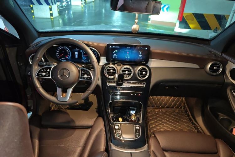 Used Mercedes-Benz GLC 2020 Facelifted GLC 260 L 4MATIC Dynamic Edition Center Console