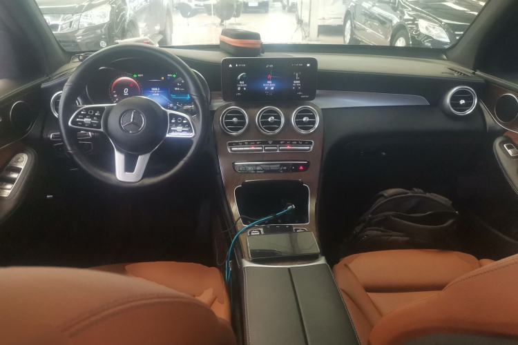 Used Mercedes-Benz GLC 2020 Facelift GLC 300 L 4MATIC Dynamic Edition Center Console