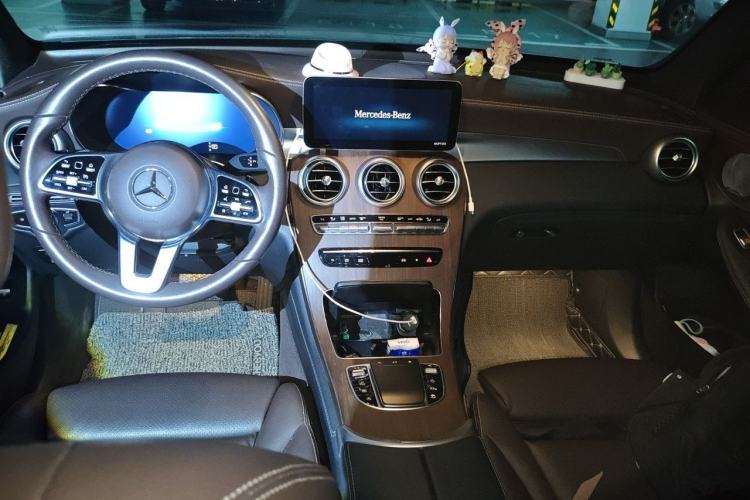 Used Mercedes-Benz GLC 2020 Facelift GLC 300 L 4MATIC Dynamic Edition Center Console