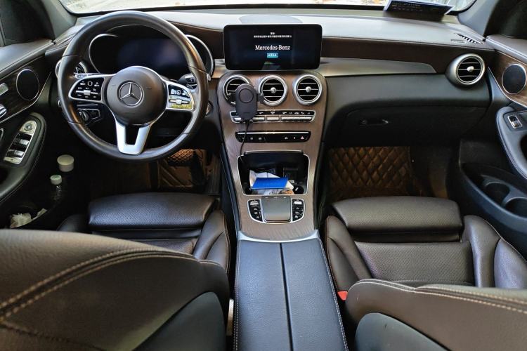 Used Mercedes-Benz GLC 2020 Facelift GLC 300 L 4MATIC Dynamic Edition Center Console