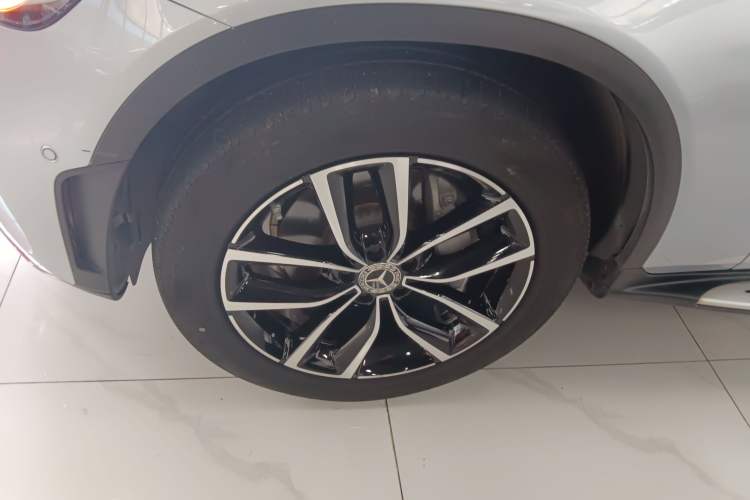 Used Mercedes-Benz GLC 2020 GLC 300 L 4MATIC Luxury Model Exterior 3