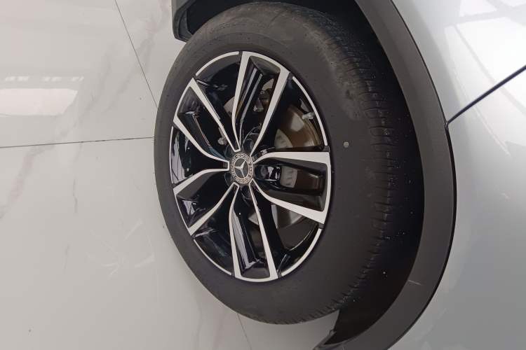 Used Mercedes-Benz GLC 2020 GLC 300 L 4MATIC Luxury Model Exterior 8