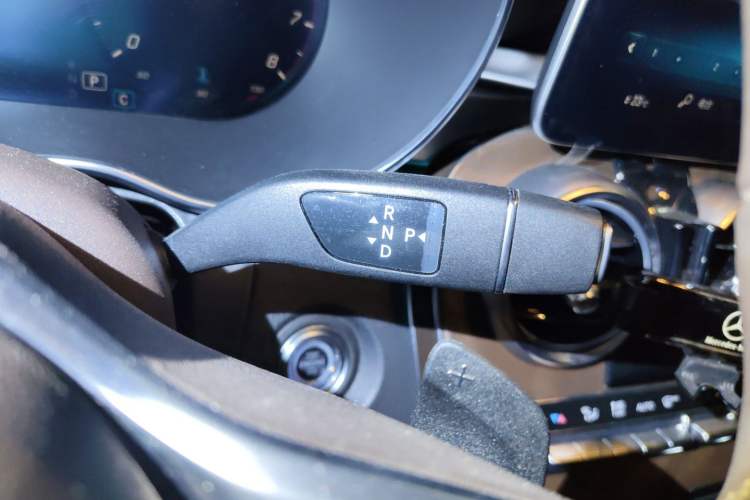 Used Mercedes-Benz GLC 2020 GLC 300 L 4MATIC Dynamic Edition Gear Lever
