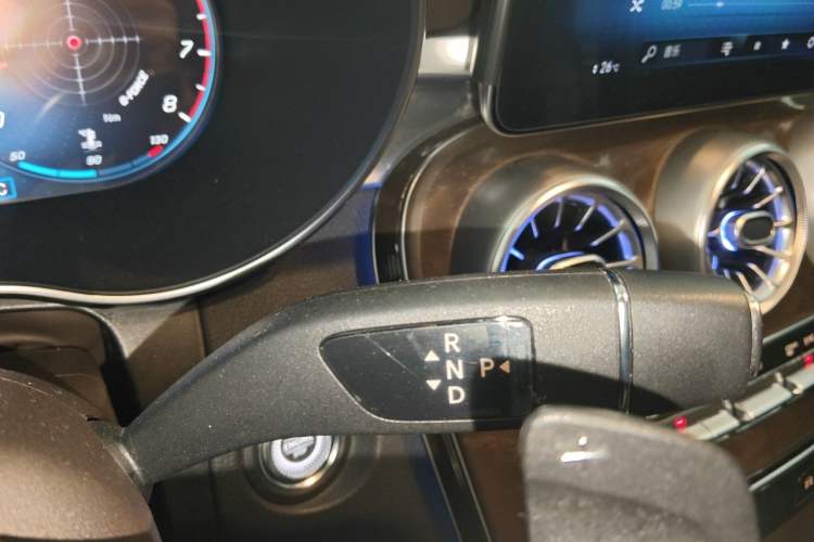 Used Mercedes-Benz GLC 2020 GLC 300 L 4MATIC Dynamic Edition Gear Lever