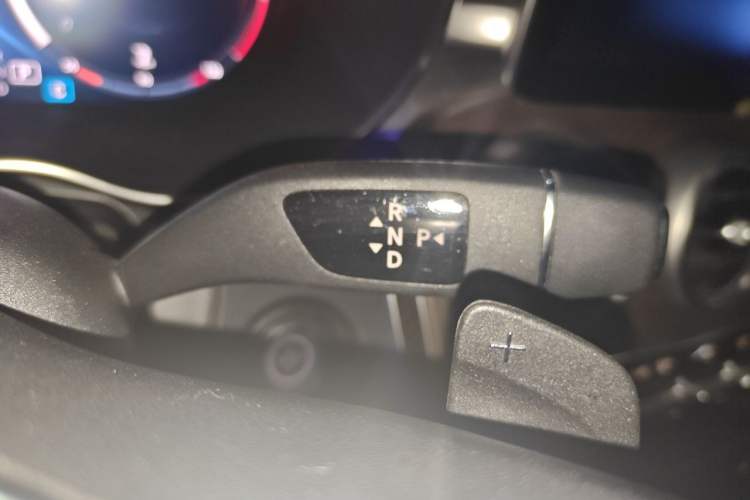 Used Mercedes-Benz GLC 2020 Facelift GLC 300 L 4MATIC Dynamic Edition Gear Lever