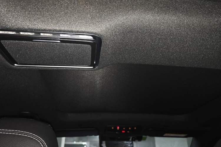 Used Mercedes-Benz GLC 2020 Facelift GLC 300 L 4MATIC Dynamic Edition Headliner