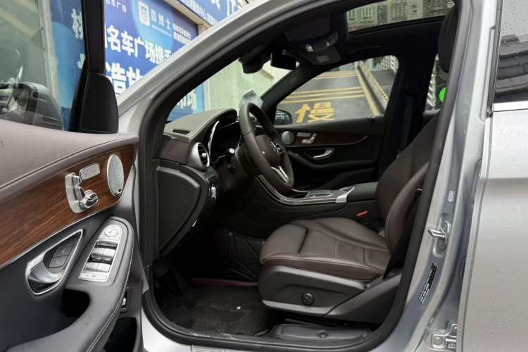Used Mercedes-Benz GLC 2020 GLC 300 L 4MATIC Dynamic Edition Interior 4