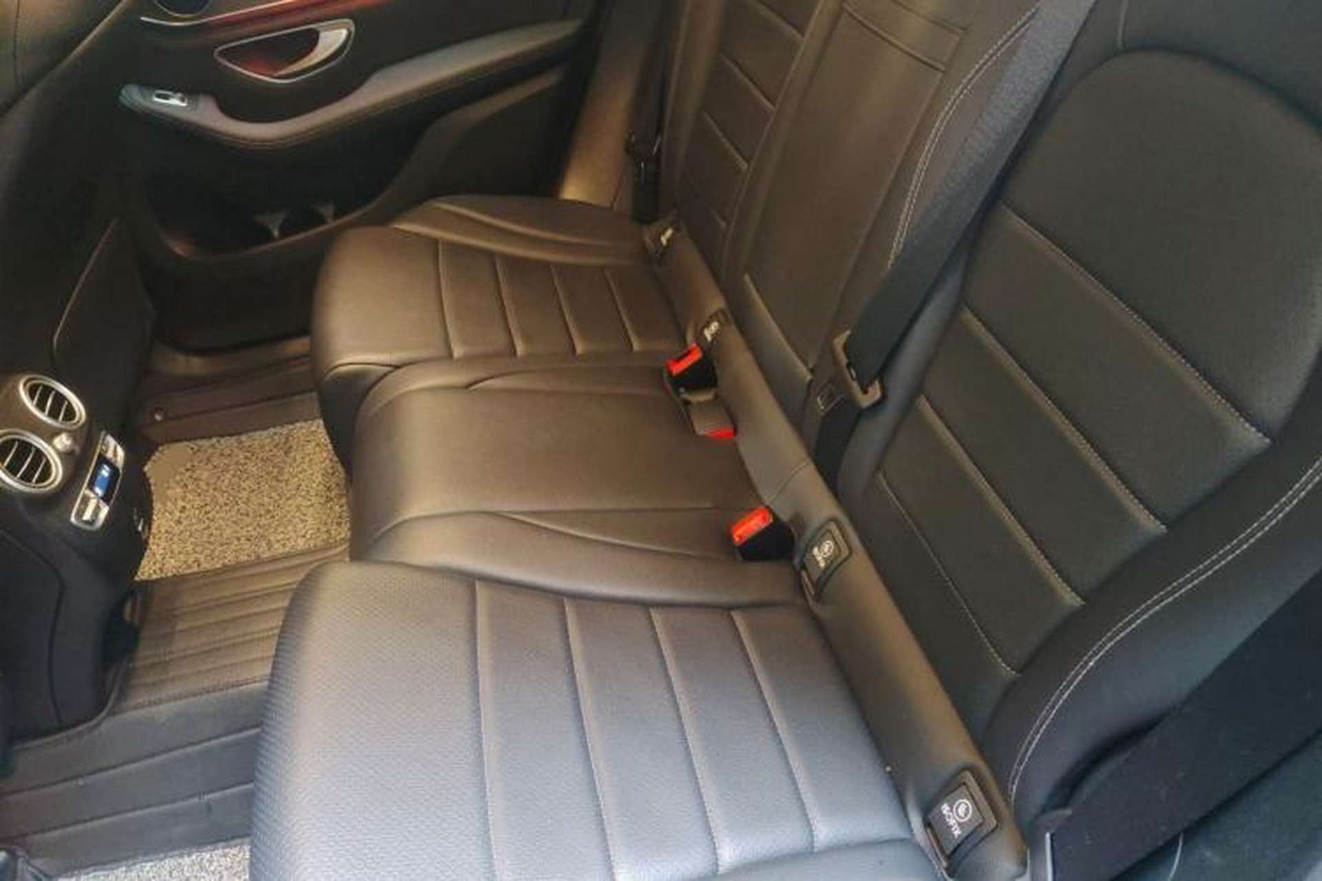 Used Mercedes-Benz GLC 2020 Facelift GLC 300 L 4MATIC Dynamic Edition Left Rear Seat