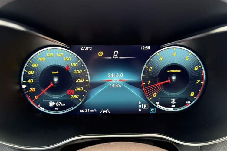 Used Mercedes-Benz GLC 2020 GLC 300 L 4MATIC Dynamic Edition Odometer Close Up