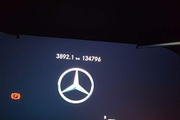 Used Mercedes-Benz GLC 2020 Facelift GLC 260 L 4MATIC Luxury Edition Odometer Close Up