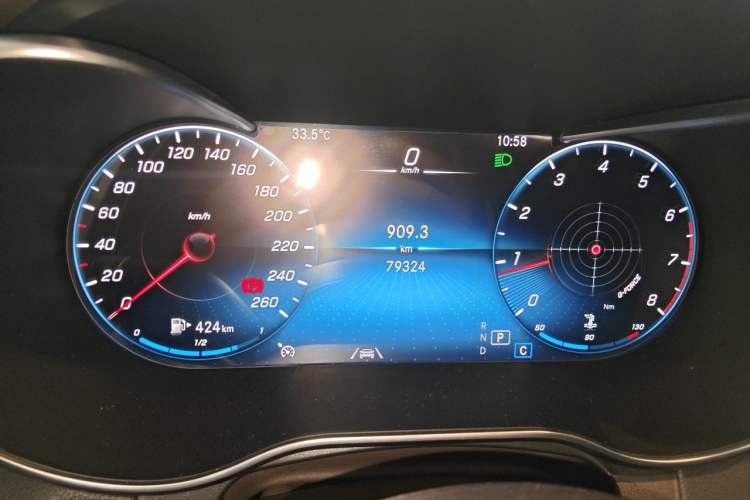 Used Mercedes-Benz GLC 2020 GLC 300 L 4MATIC Dynamic Edition Odometer Close Up