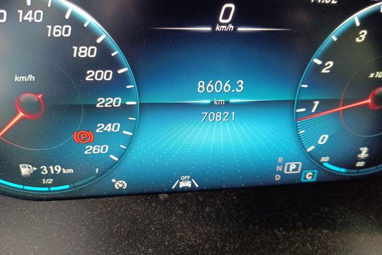 Used Mercedes-Benz GLC 2020 GLC 300 L 4MATIC Dynamic Edition Odometer Close Up