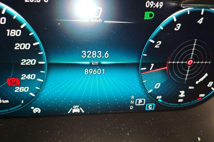 Used Mercedes-Benz GLC 2020 Facelift GLC 300 L 4MATIC Dynamic Edition Odometer Close Up