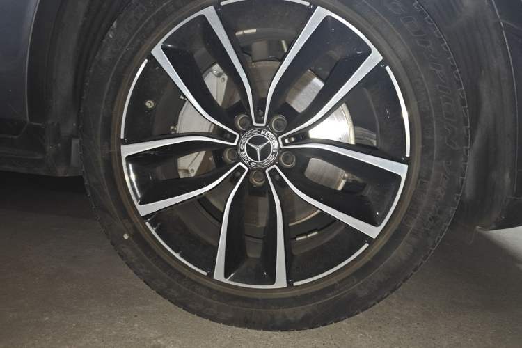 Used Mercedes-Benz GLC 2020 Facelift GLC 300 L 4MATIC Dynamic Edition Right Front Wheel Hub
