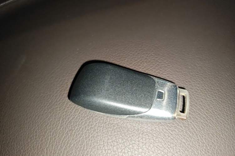 Used Mercedes-Benz GLC 2020 Facelift GLC 260 L 4MATIC Luxury Edition Vehicle Key